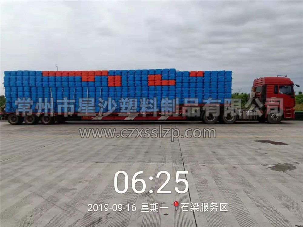 圖為水上樂園浮筒次日早晨抵達石梁服務區后拍攝